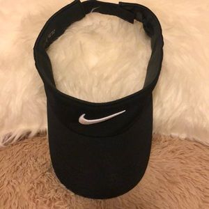 Black nike hat 🧢.